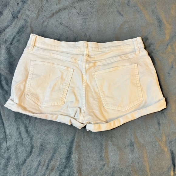 GAP White Jean Shorts Relaxed Fit
#1069 - Picture 7 of 7